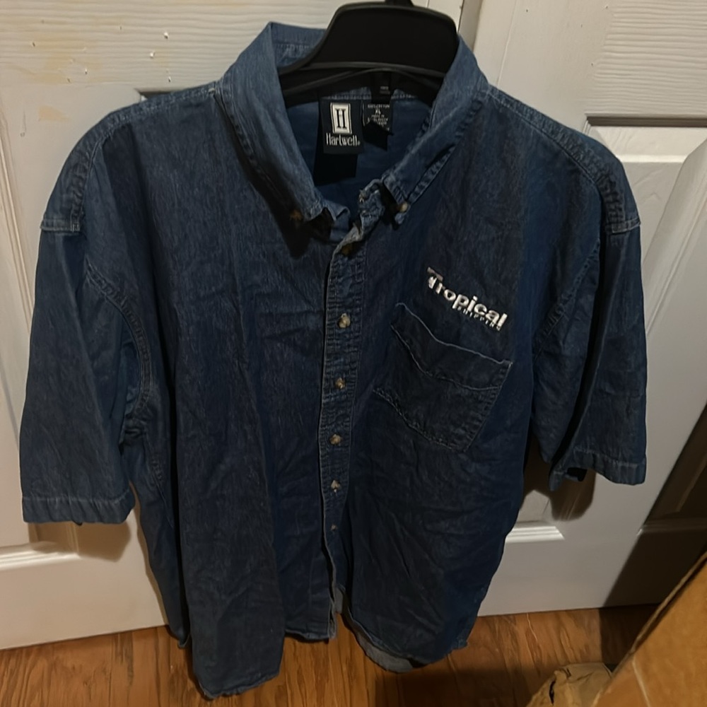 Hartwell Women’s Blue and White Button Down Short-Sleeve Shirt XL